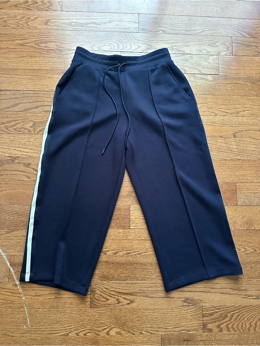 T by Talbots AirKnit Navy Stretch Wide Leg Crop Lounge Pants Sz MP White Stripe